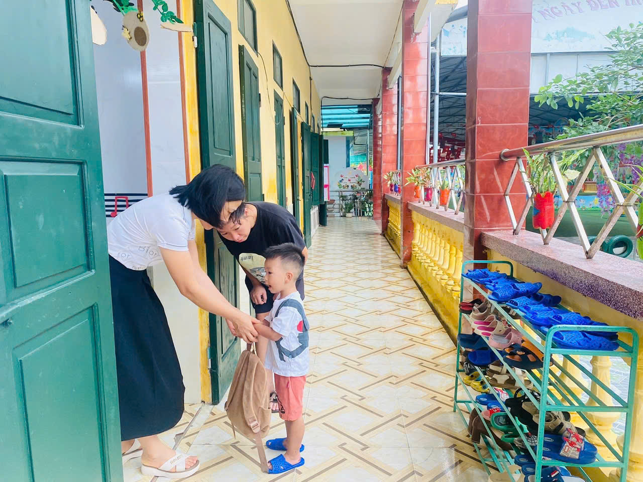 Rèn nề nếp cho trẻ trước thềm năm học mới tại trường Mầm non Nghĩa Trung