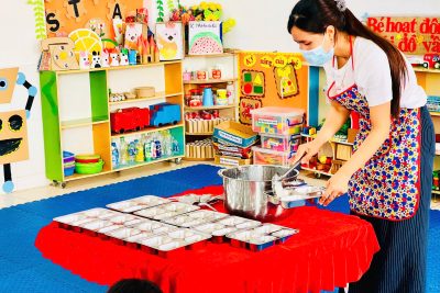 Giờ ăn vui vẻ – Giờ ngủ bình yên của các con nhà trẻ trường mầm non Nghĩa Trung