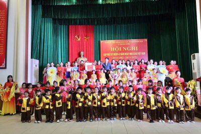 Những giai điệu tri ân của cô và trò Mầm non Nghĩa Trung góp sắc màu rực rỡ tại Hội nghị kỷ niệm 43 năm Ngày Nhà giáo Việt Nam do ĐU–HĐND–UBND xã Nghĩa Hưng tổ chức