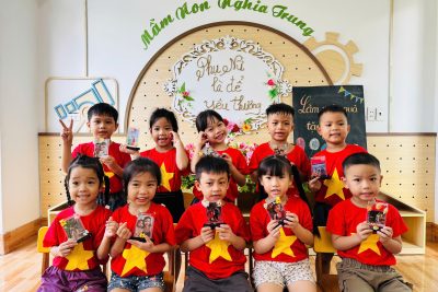 Video hoạt động “Làm món quà tặng mẹ”