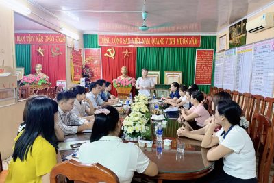 Thường trực Đảng uỷ xã Nghĩa Hưng làm việc với Trường mầm non A Nghĩa Hưng sau sắp xếp, thành lập trường mới