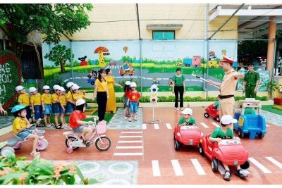 Ảnh dạy trẻ kỹ năng tham gia GT