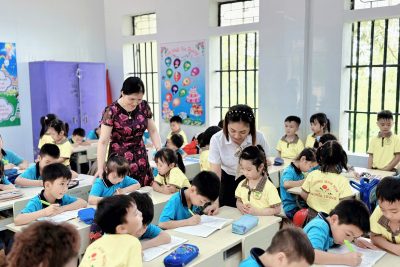 Ảnh trải nghiệm thăm chùa Liêu Hải và Trường tiểu học