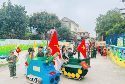 Hoạt động trải nghiệm “50 năm ngày giải phóng miền Nam, thống nhất đất nước” năm học 2024-2025