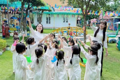 Khoảnh khắc chia tay – Lưu giữ tuổi thơ ngọt ngào