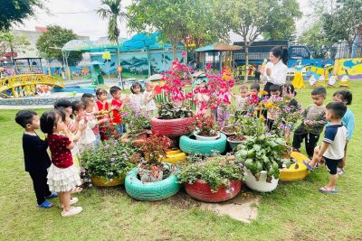 Tên sáng kiến: “Một số biện pháp tổ chức hoạt động theo hướng trải nghiệm cho trẻ nhà trẻ”